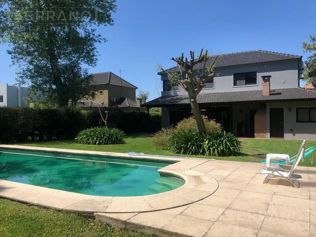 Venta casa 5 ambientes con piscina en El Aromo, Escobar. Apto credito.