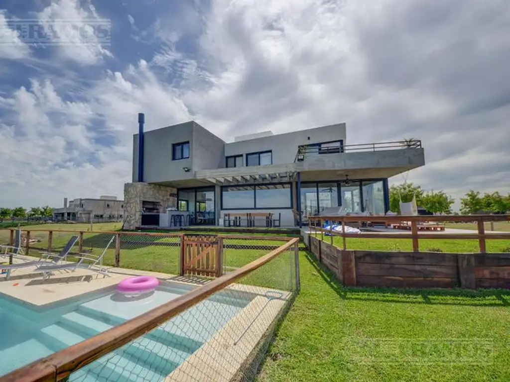 Casa con excelente diseño en Barrio Marinas Puertos del Lago