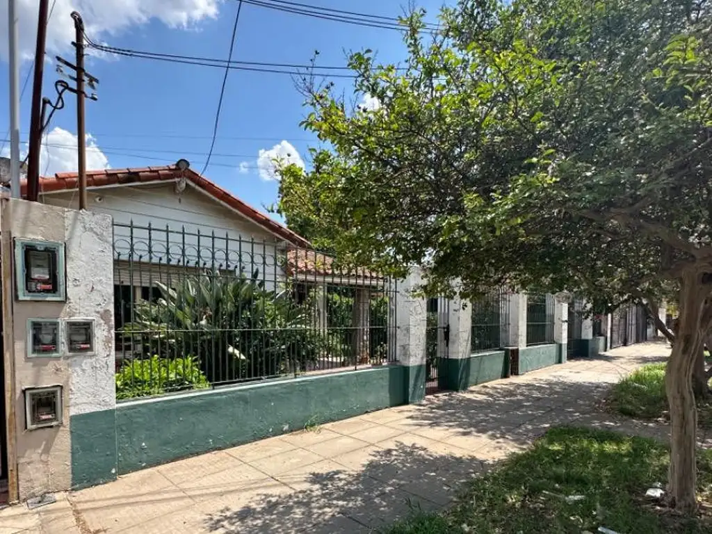 VENTA CASA 2 DORMITORIOS DOBLE LOTE MERLO NORTE