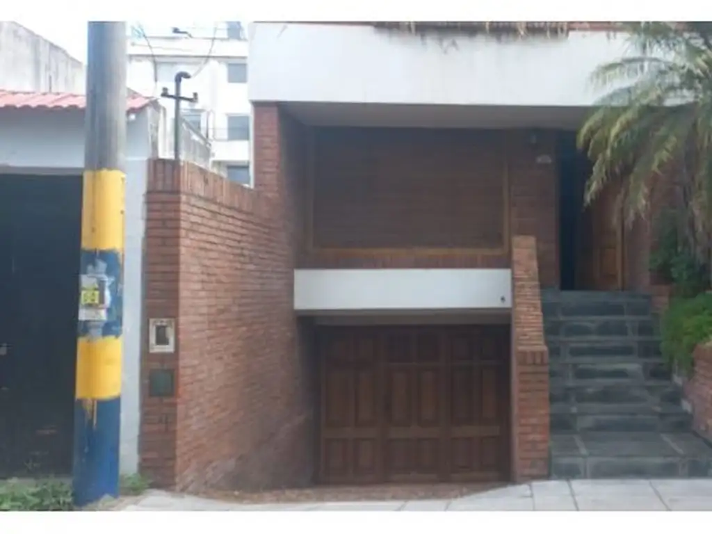 Casa de 3 dormitorios ,comodin, patio, quincho                  Del Valle de Ibearlucea 640