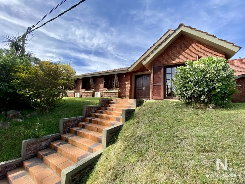 Hermosa casa, ubicada en uno de las mejores zonas del balneario!