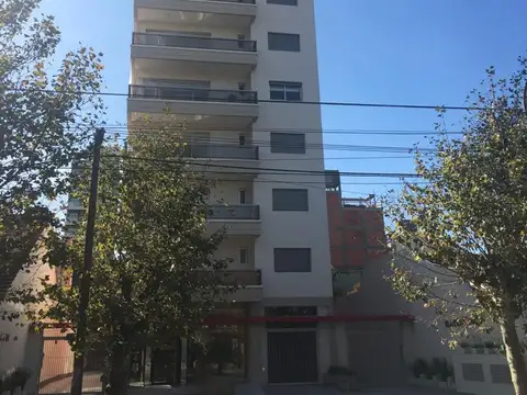 DOS AMBIENTES CON COCHERA. EDIFICIO CON SUM Y GIMNASIO.