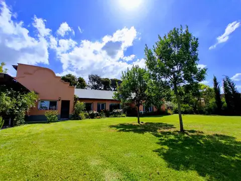 Club de Campo Santa Catalina - Casa de 4 dormitorios en lote de 2000 m2