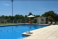 Áreas comunes piscina, juegos en Santa Ana, Barrio cerrado