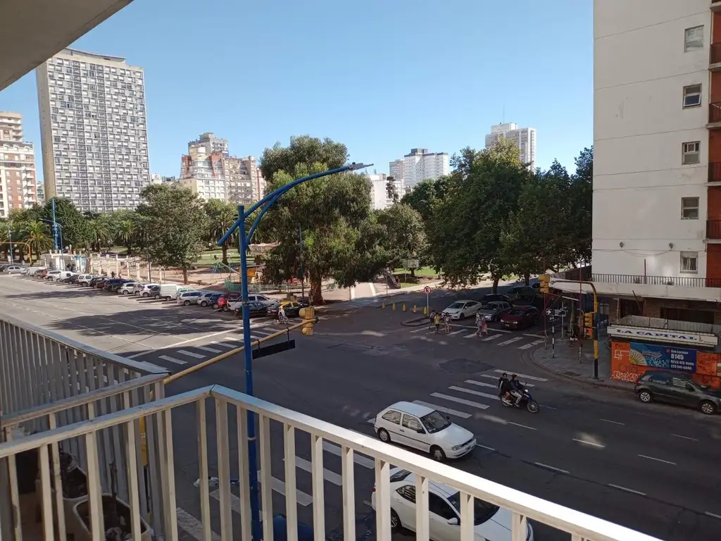 VENTA DEPARTAMENTO 3 AMBIENTES + DEPENDENCIA SOBRE AV COLON