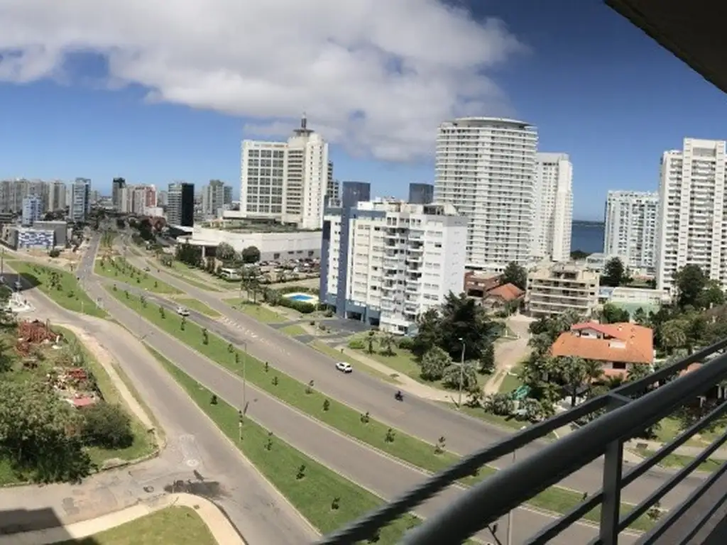 Venta de Apartamento 3 dormitorios en Playa Mansa, Punta del Este.