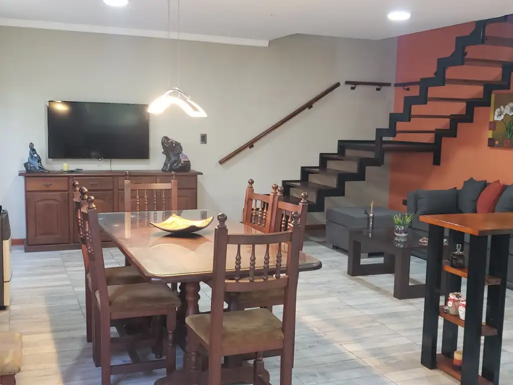 Gran Propiedad - 2 Casas - ¿COMPRÁS? - Villa Carlos Paz - (CA006)