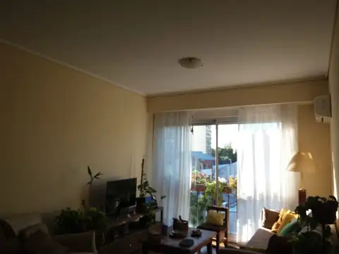 Excelente departamento al frente de 4 ambientes - Foto 0