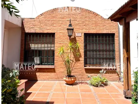 Casa en El Centro de Moreno, Lado Norte. Reciclada.