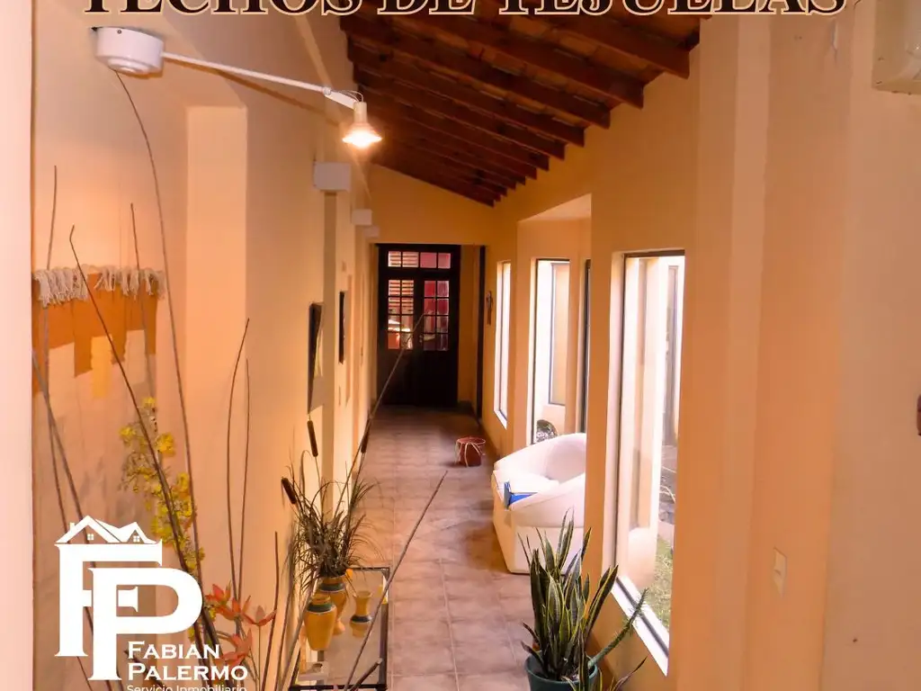 Casa con local comercial