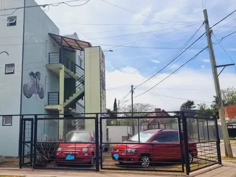 Venta de PH de 80 m2 con cochera para 2 autos en Castelar