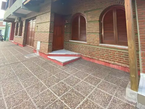 RE/MAX VENDE HERMOSA CASA EN TOSTADO.