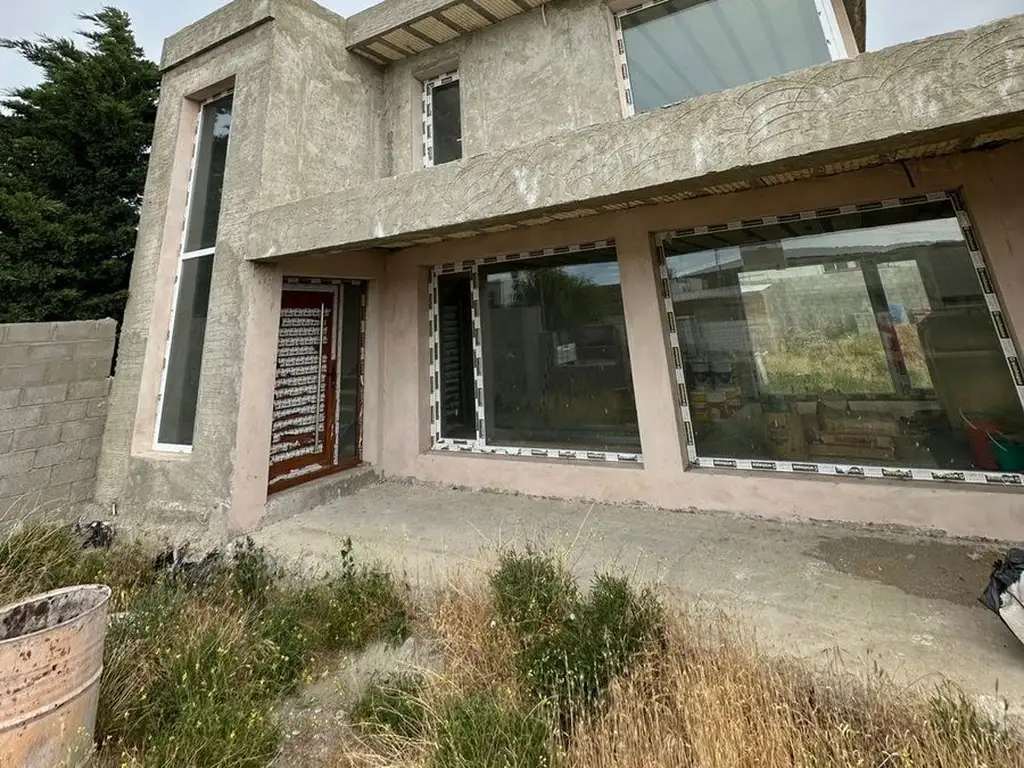 VENTA DE CASA EN TERRENO DE 375m2 RADA TILLY