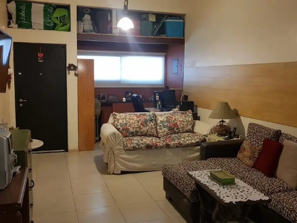 CASA PLANTA BAJA AL FRENTE 3 AMBIENTES CON 2 BAÑOS E IMPECABLE FONDO LIBRE PARQUIZADO