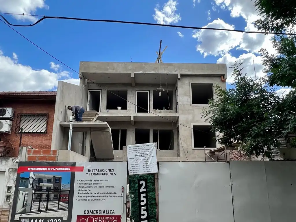 DEPARTAMENTO 2 1/2 AMB - PB FRENTE - CON COCHERA Y PATIO  - ENTREGA MARZO 2025