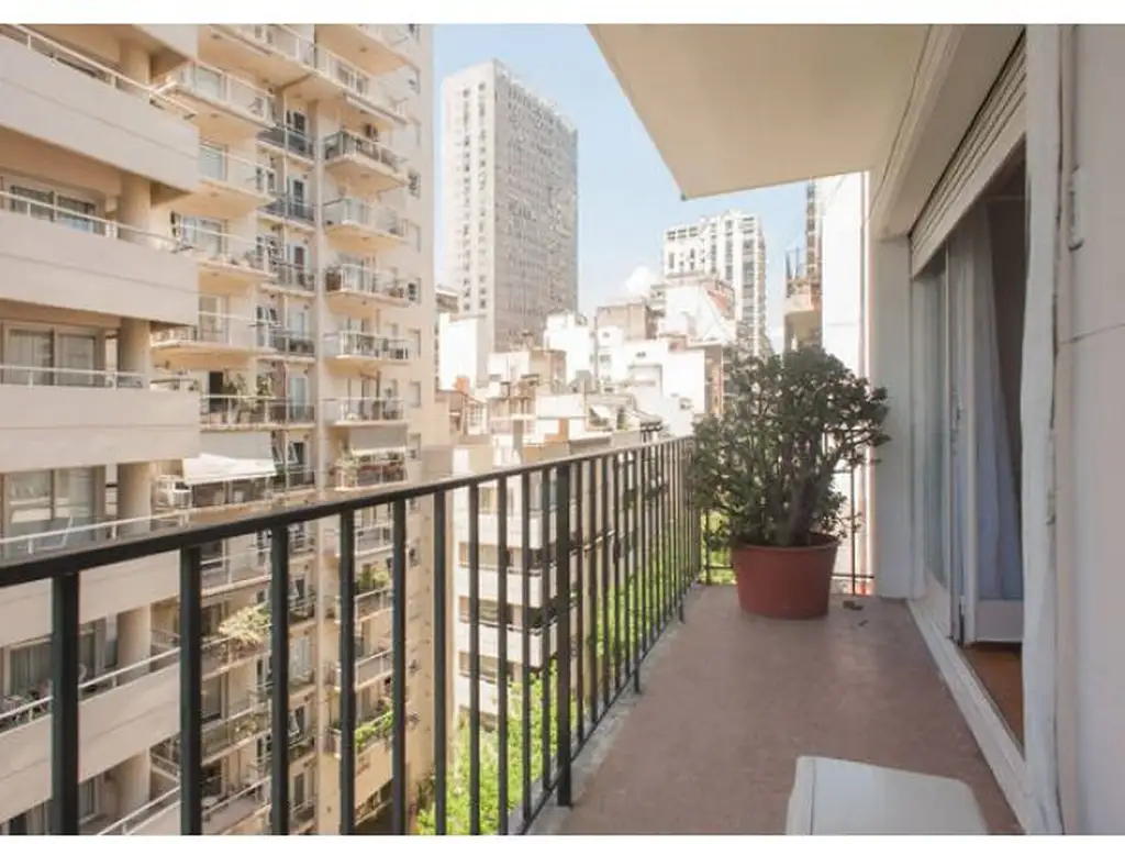 Recoleta, Libertad 1600, piso 8, 4 amb, 98m2, u$s 2,000 ( incluye expensas y ABL ).