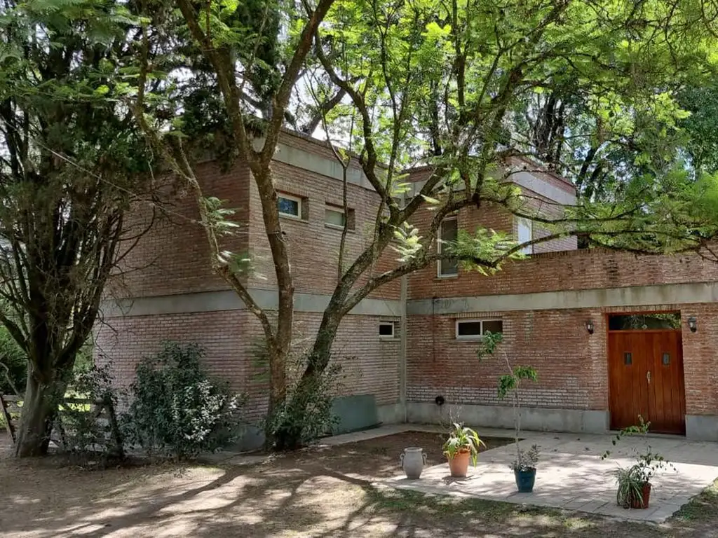 Venta - Casa  con 2 lotes - Barrio Los Pinos - Exaltación de la Cruz