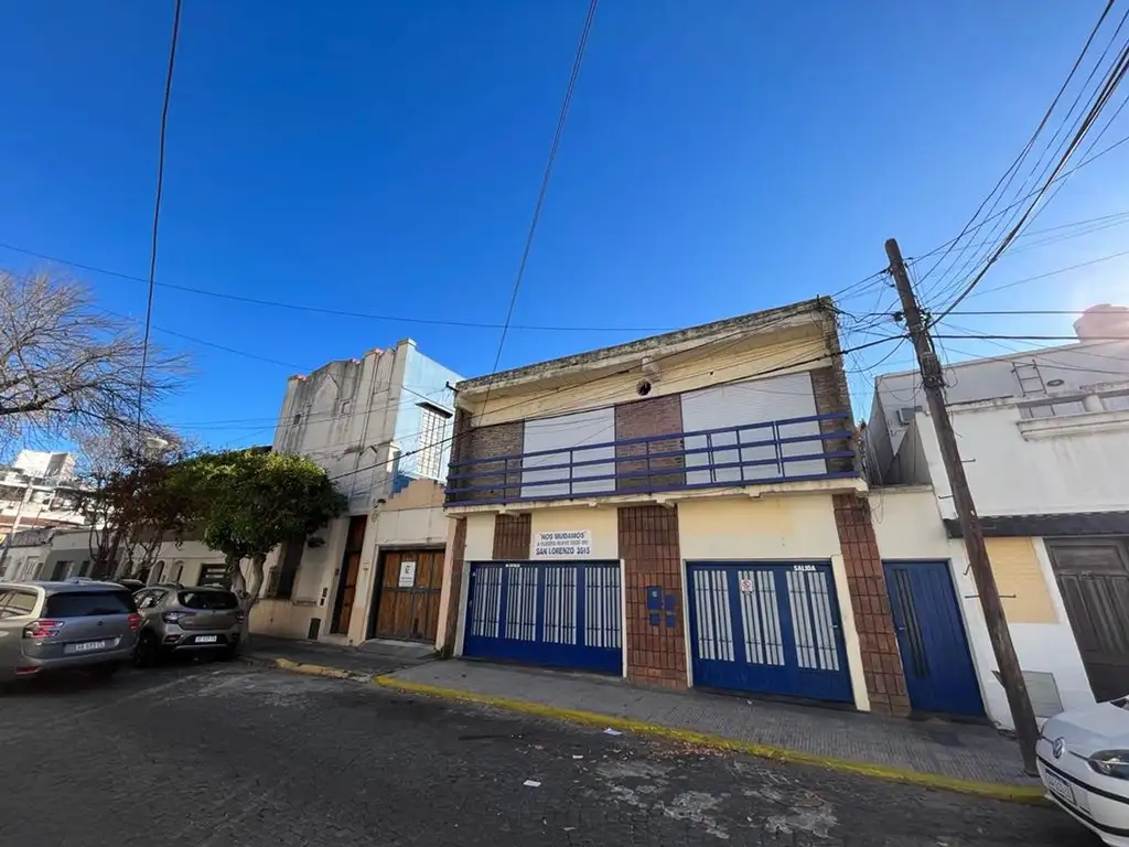 EN VENTA GALPON CON LOCAL COMERCIAL. URQUIZA 3500