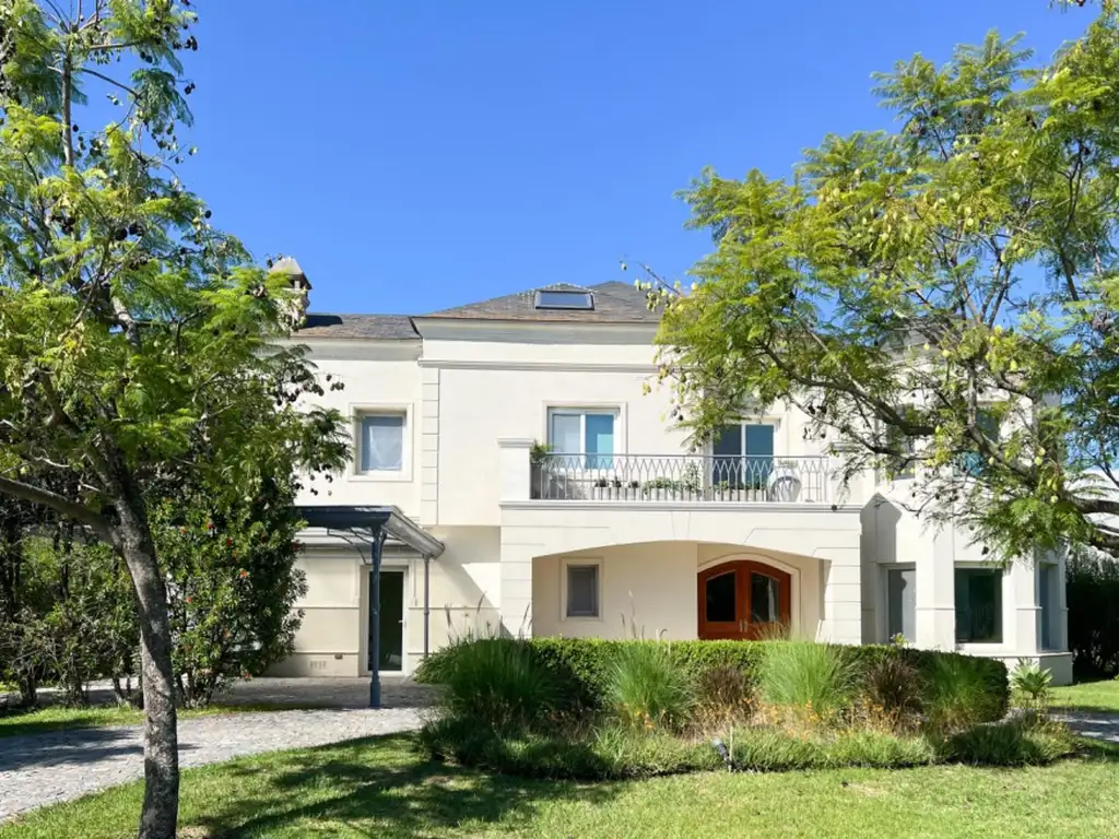 Hermosa Casa de estilo en El Golf Nordelta