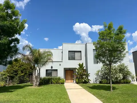 Casa a la laguna en venta en el Barrio Muelles, Puertos