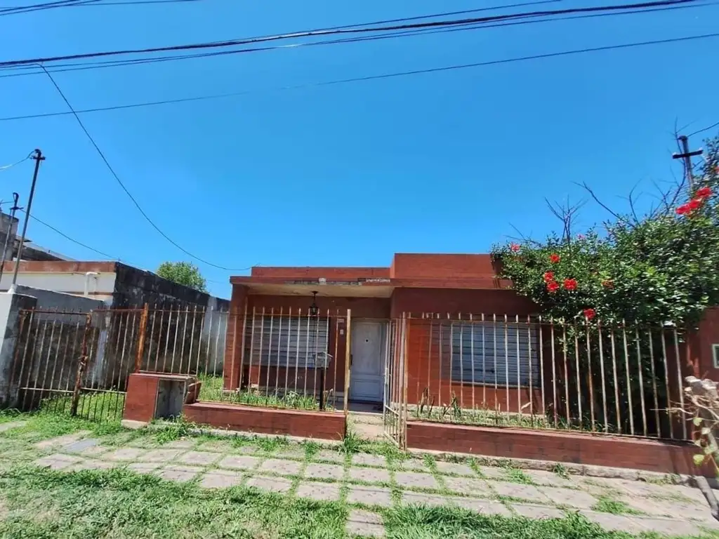 CASA  EN VENTA A REFACCIONAR