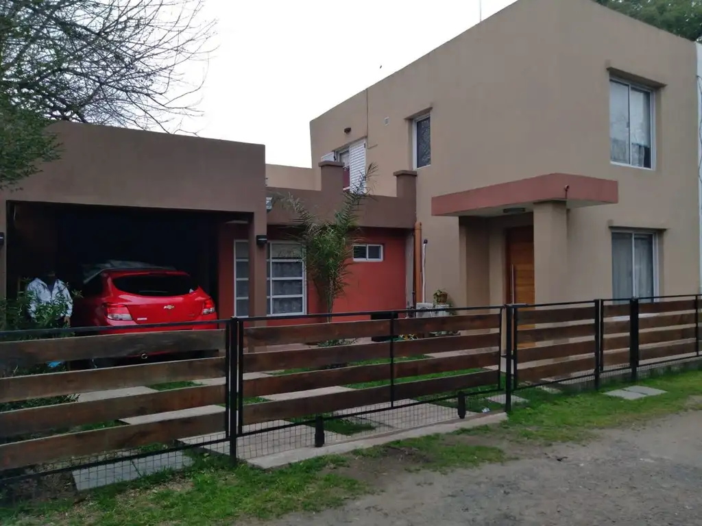 Venta casa 3 ambientes Las Acacias Moreno