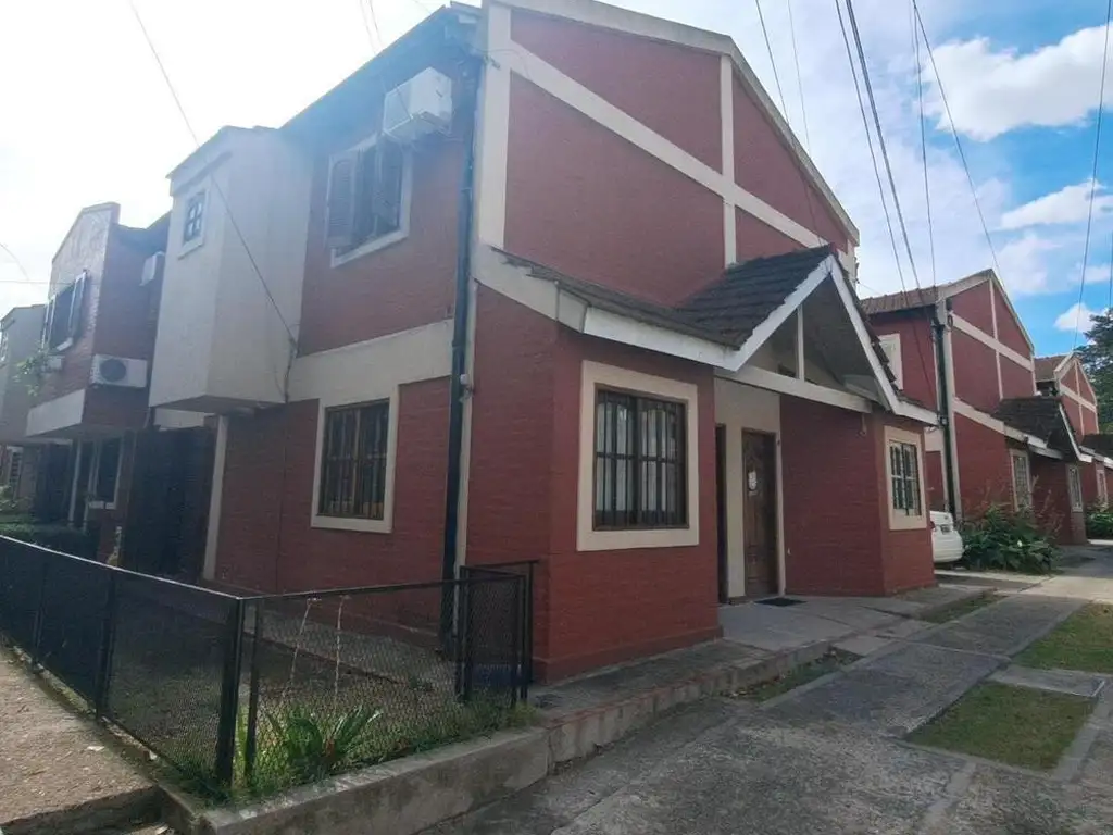 Venta de duplex dentro de complejo de 3 ambientes con cochera