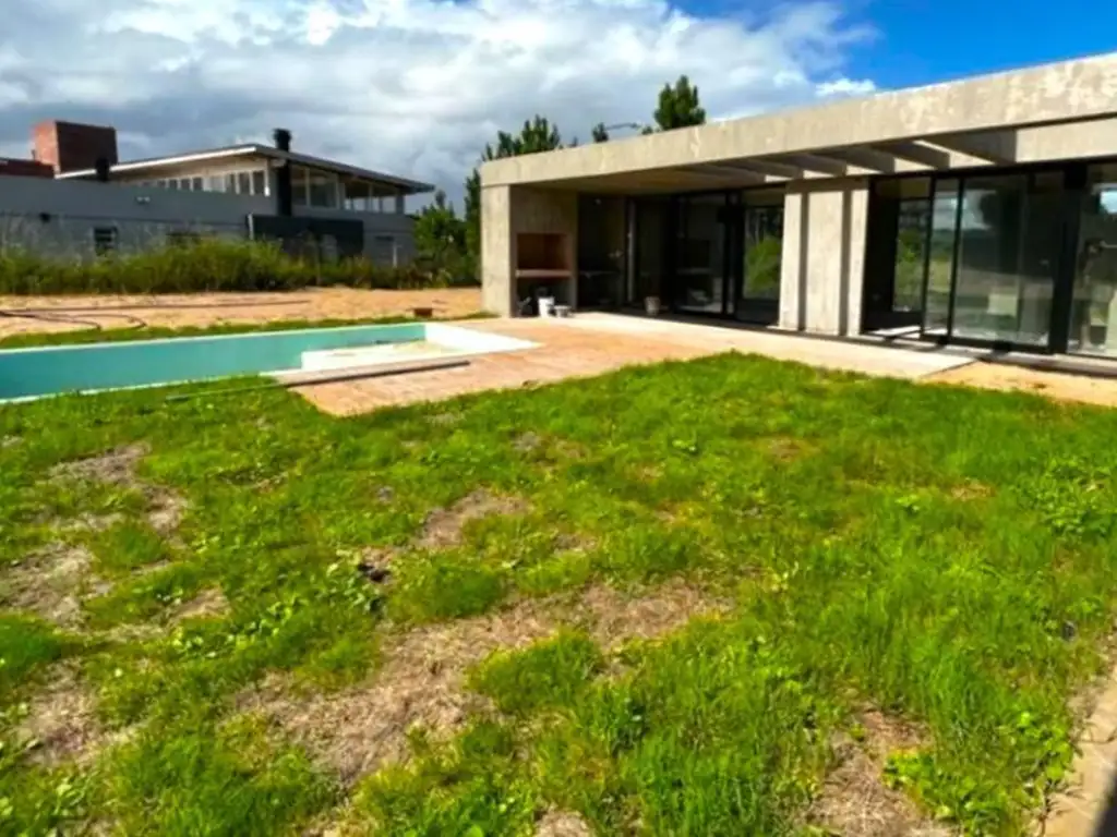 Hermosa casa a estrenar Barrio Nayades