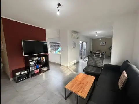 Venta casa de 4 ambientes Castelar norte, 3 años antigüedad