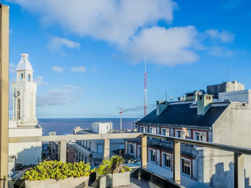 VENTA OFICINA CON TERRAZA EXCLUSIVA CIUDAD VIEJA