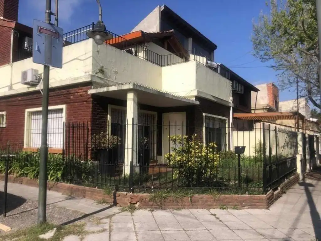 Casa refaccionada en Venta - 4 Ambientes con cochera en Victoria, San Fernando