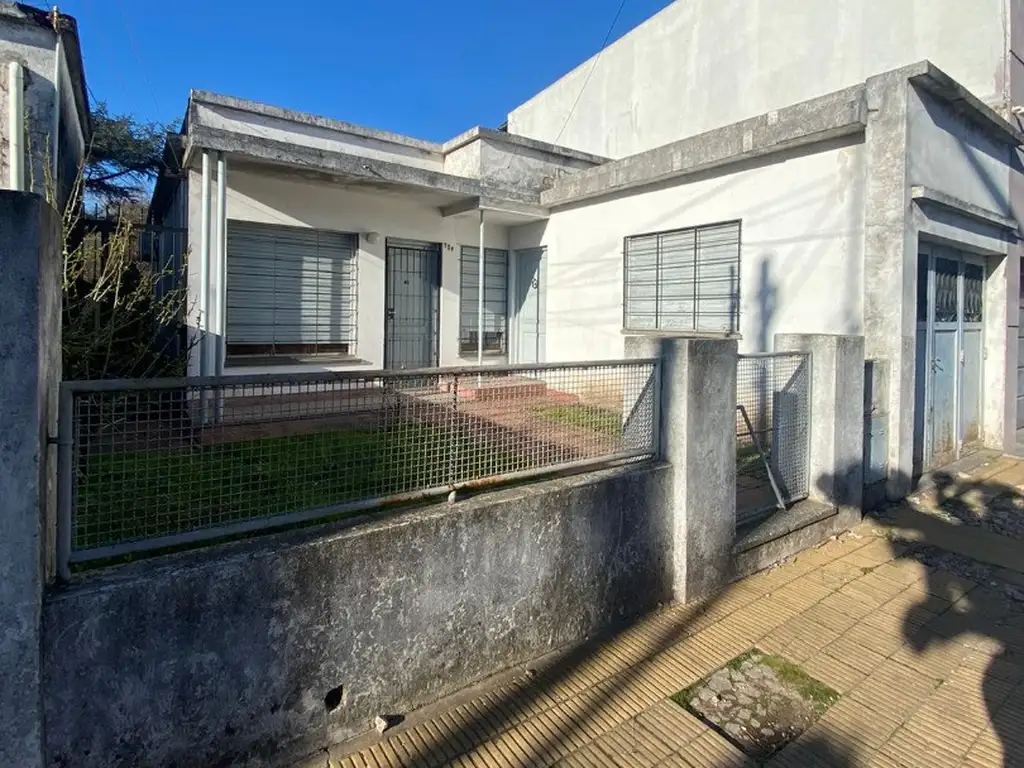 CASA EN LOTE DE 505MT2 EN VENTA - MORON NORTE