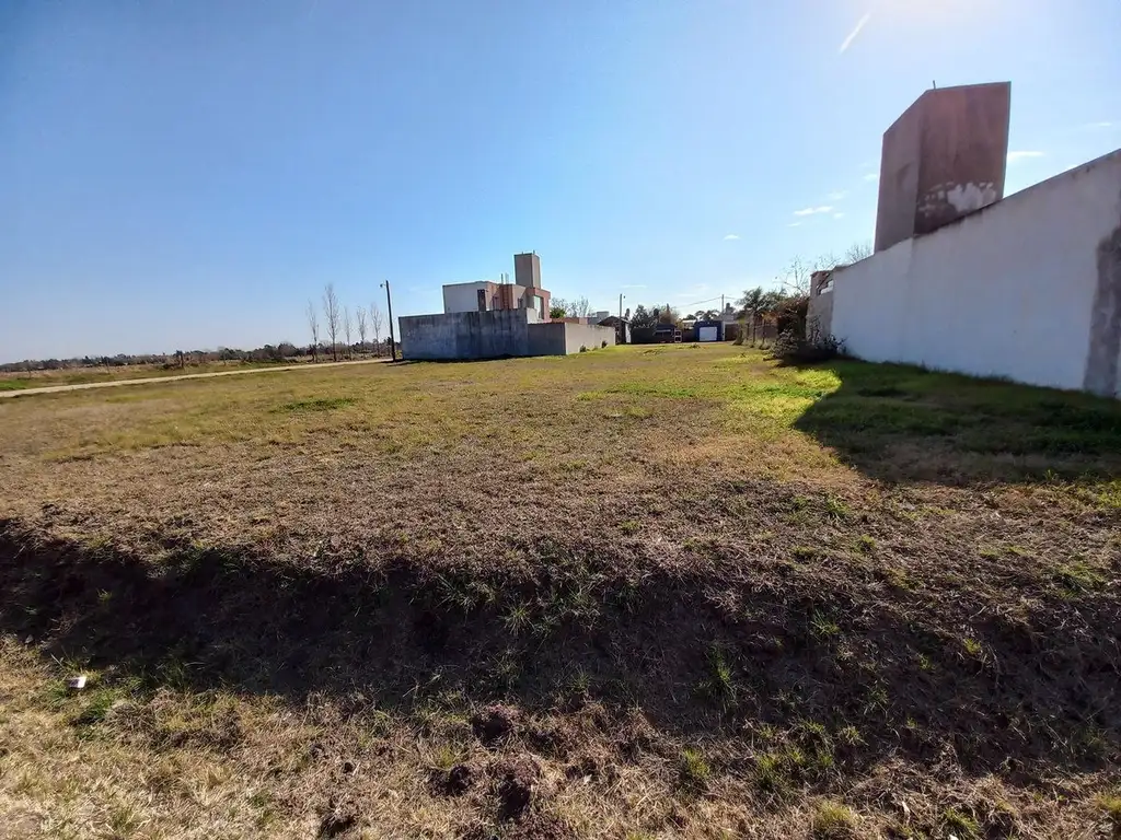 Venta lote de 400m2 cerca del rio. Pueblo Esther.