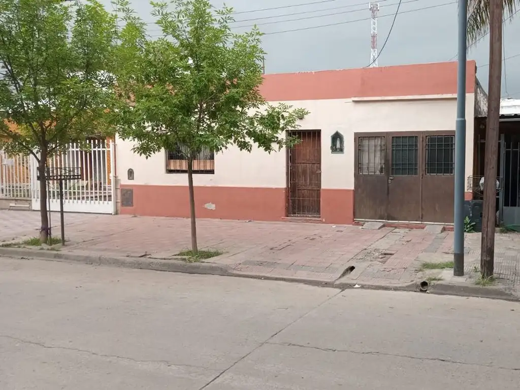 SE VENDE CASA 2 DORMITORIOS EN VILLA AZALAIS