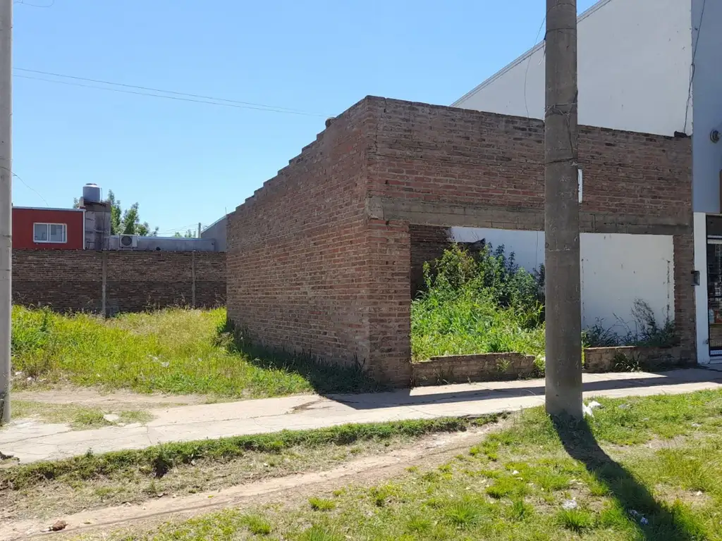 TERRENO CON MEJORAS EN CALLE ALBERDI, SANTO TOMÉ