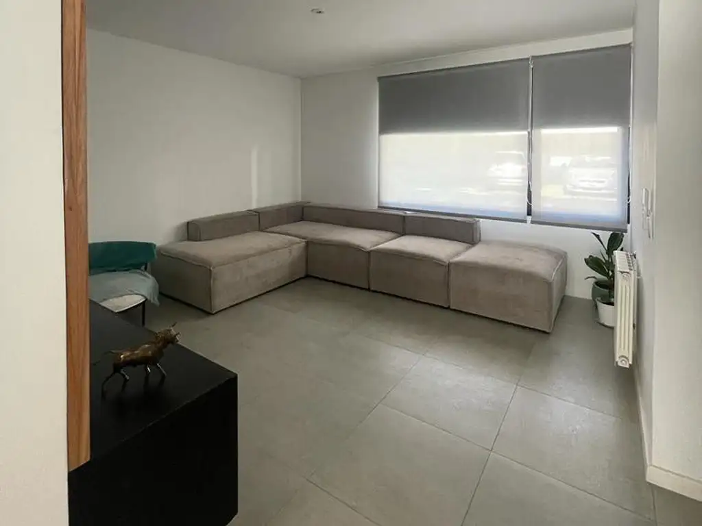 Dúplex en venta - 3 Dormitorios 3 Baños - 162,83Mts2 - Villa Udaondo, Ituzaingó