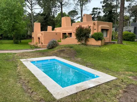 Impecable casa mediterranea en el bosque de Carilo