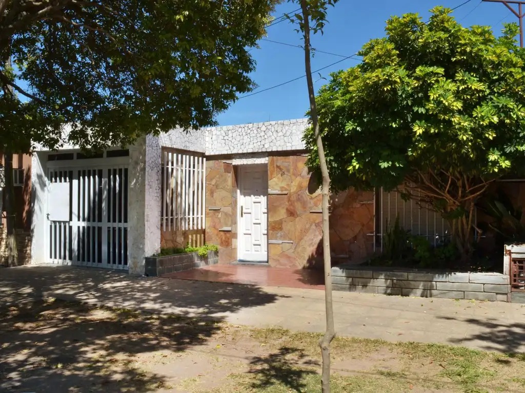 Venta Casa 3 dormitorios con cochera - Arroyo Seco