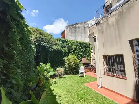 Venta Casa con Jardín y Cochera  Villa Devoto