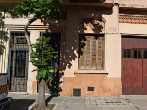 Casa en venta de 4 dormitorios c/ cochera en Tres Cruces