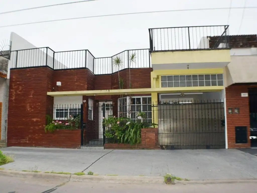 Casa - Venta - Argentina, RAMOS MEJIA - FLORENCIO VARELA 600