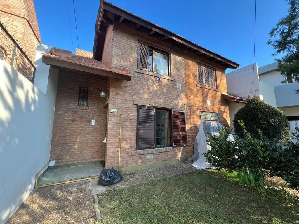 CASA  / PH EN VENTA ZARATE