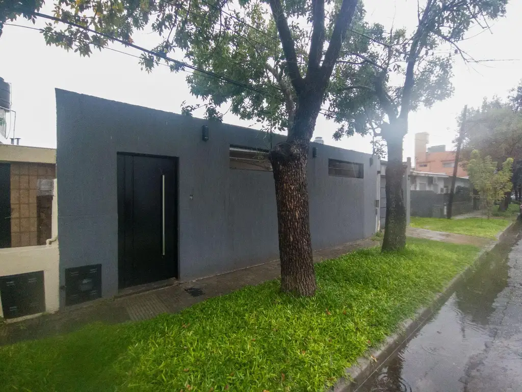 Venta/Permuta Casa Dos Dormitorios Jardin. Zona Sur, Rosario