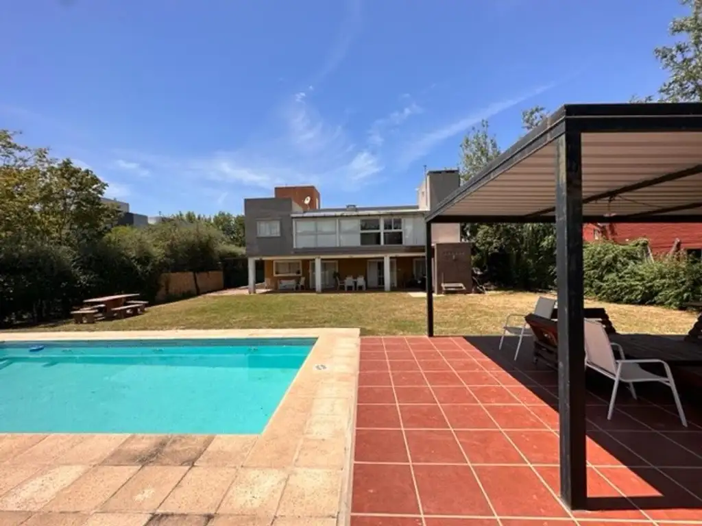 Country La Reserva casa en venta lote central