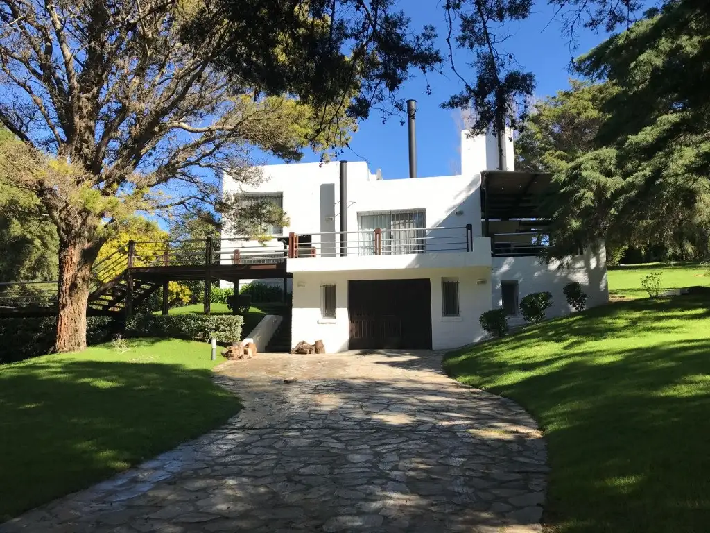 BUENISIMA CASA EN UN CUL DE SAC,