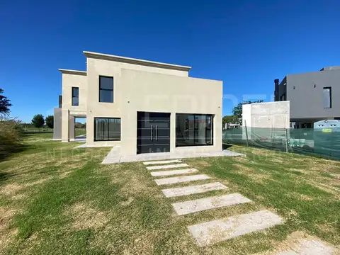 CASA A LA VENTA A ESTRENAR EN LA MARTONA + 4 AMBIENTES