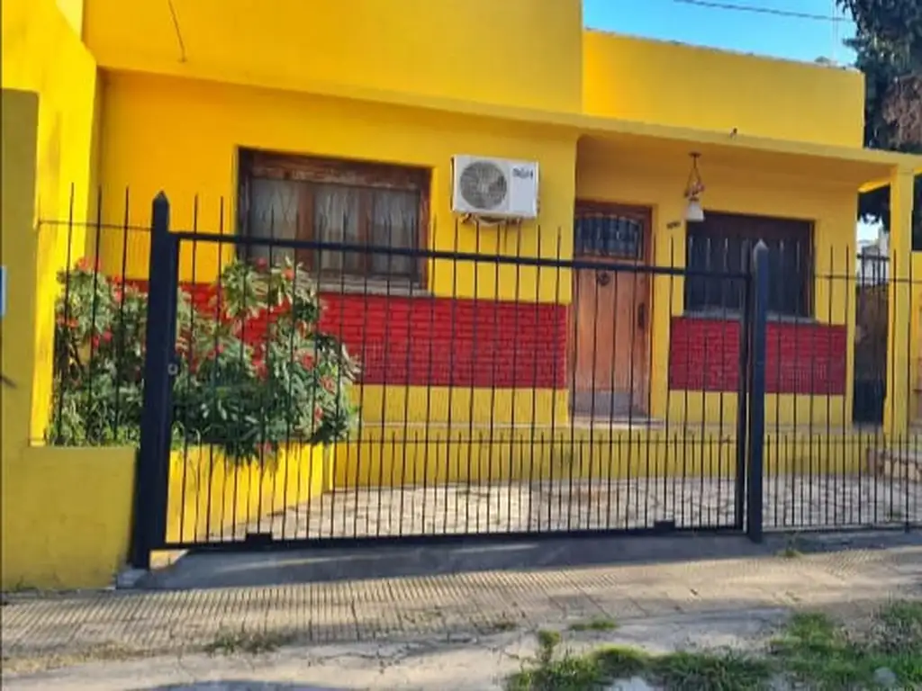 EXCELENTE OPORTUNIDAD, SE VENDE CASA