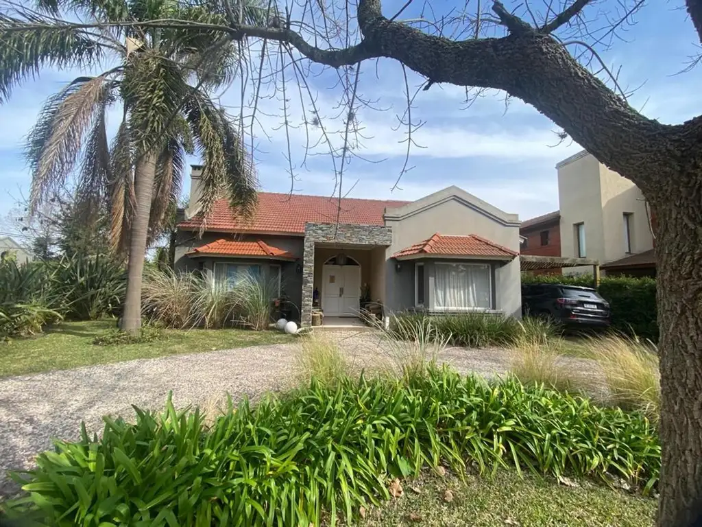 CASA EN VENTA PILAR