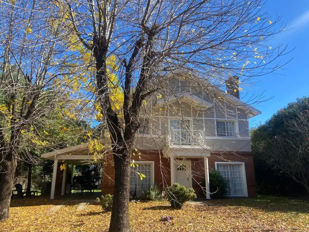 VENTA CASA EN BARRIO SOLAR DEL BOSQUE, CANNING.