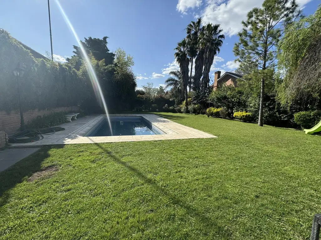 OPORTUNIDAD Casa en Mapuche C.C 1300 m2 de Lote  categoria solida  Excelente jardin  piscina